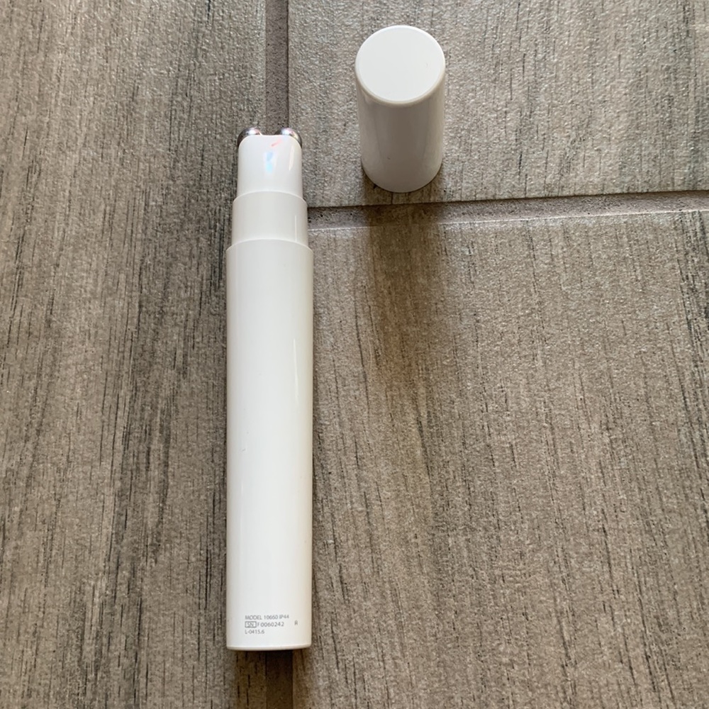 Nuface Line Smoothing Device - Picture 2 of 4